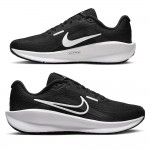 страничен изглед на черни маратонки Nike Downshifter 13 с надпис Nike Running