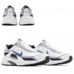 Мъжки маратонки бели със синя запетая Nike Initiator 394055 101 - страничен изглед под ъгъл