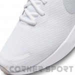 детайл на предната част на бяла маратонка Nike Revolution 7 FB2207 100 с мрежеста текстура