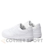 Бели кецове New Balance Court BB80OOO стилен изглед под ъгъл подходящи за ежедневие и спорт