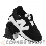 Черни маратонки New Balance с бели акценти и изпъкнало лого "N", изглед отстрани.