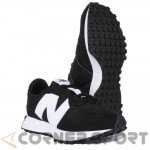 Черно-бели маратонки New Balance с гумирана подметка с грайфери, изглед в перспектива.